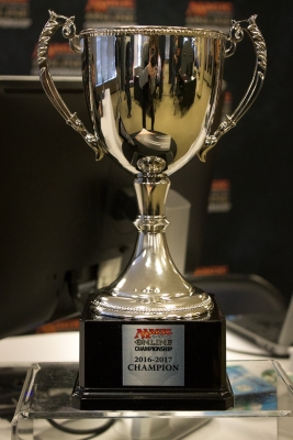 Trofej pro vítěze Magic Online Championship 2016